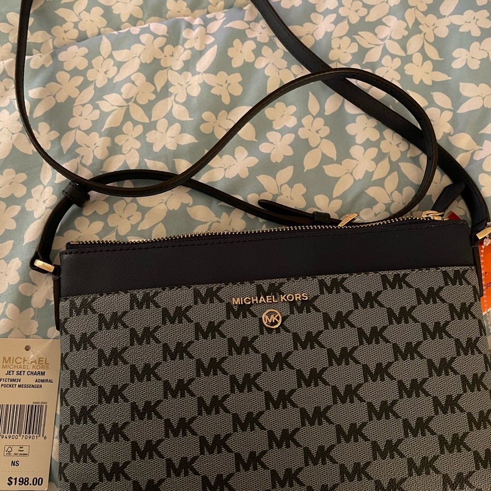 Jet set charm